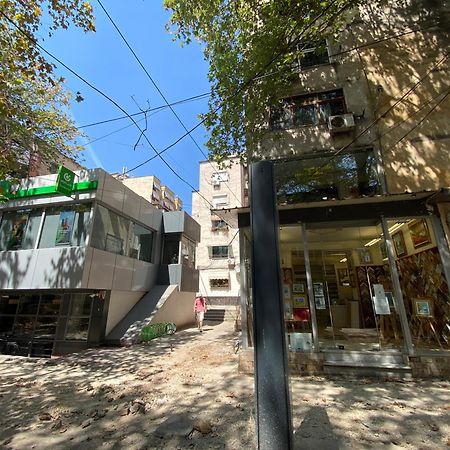 Central Welcoming Apartment In Tirana Exterior photo
