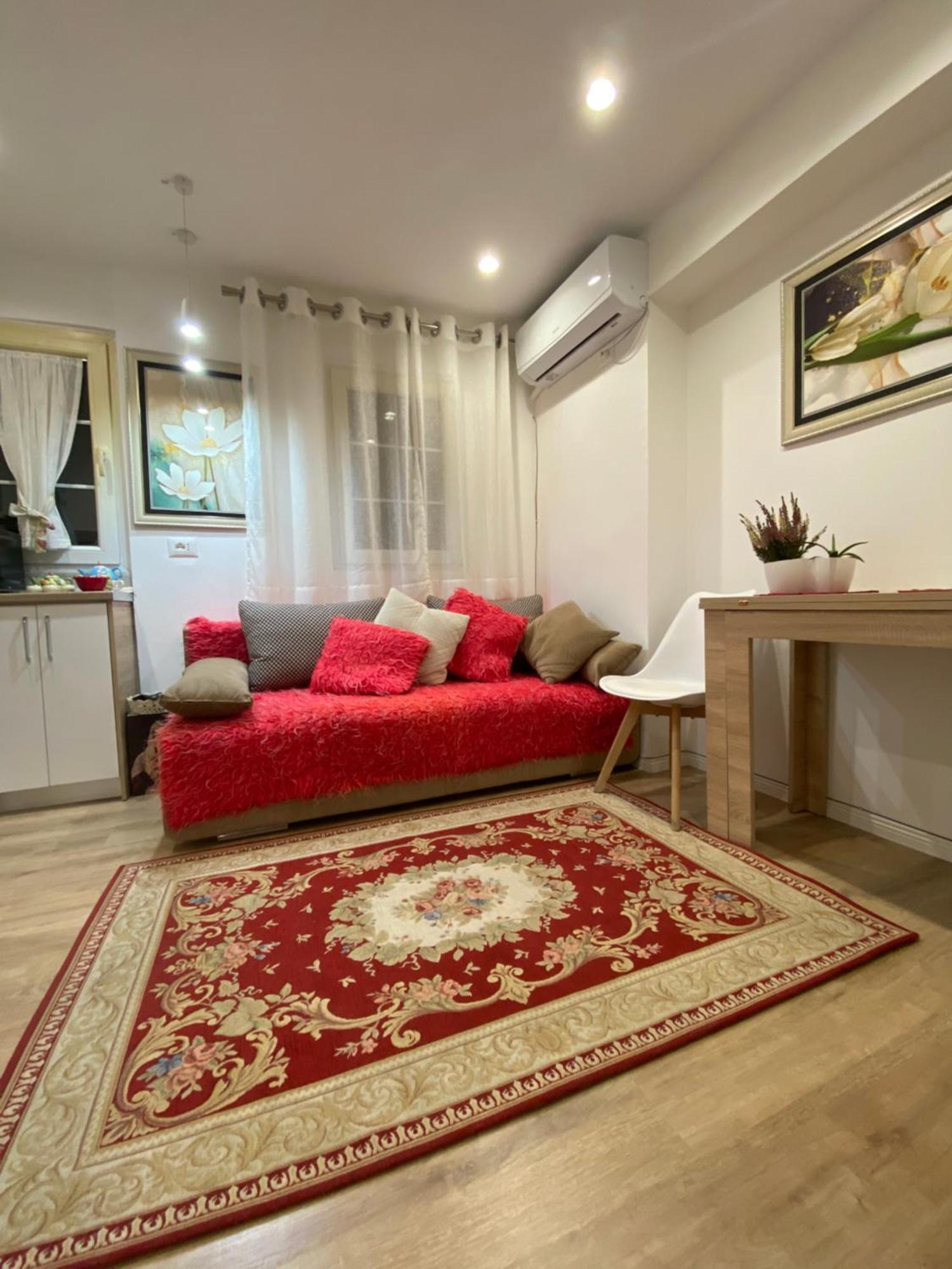 Central Welcoming Apartment In Tirana Exterior photo
