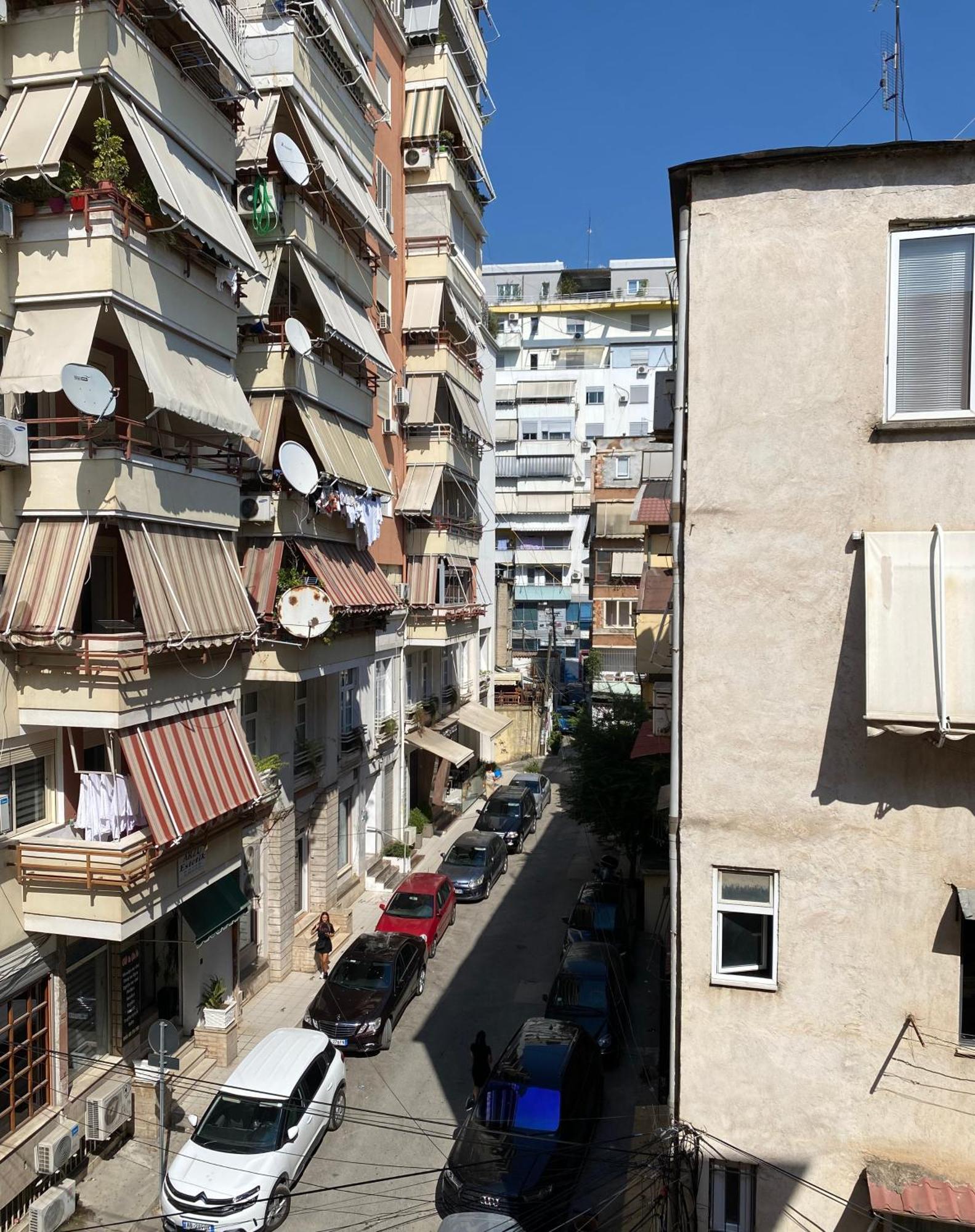 Central Welcoming Apartment In Tirana Exterior photo